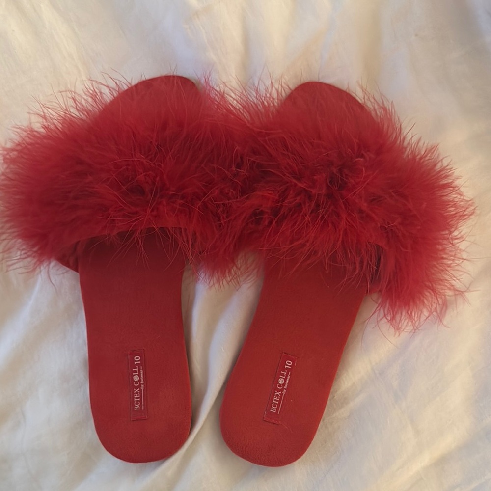 Luxurious Red Feathered Women's Slippers